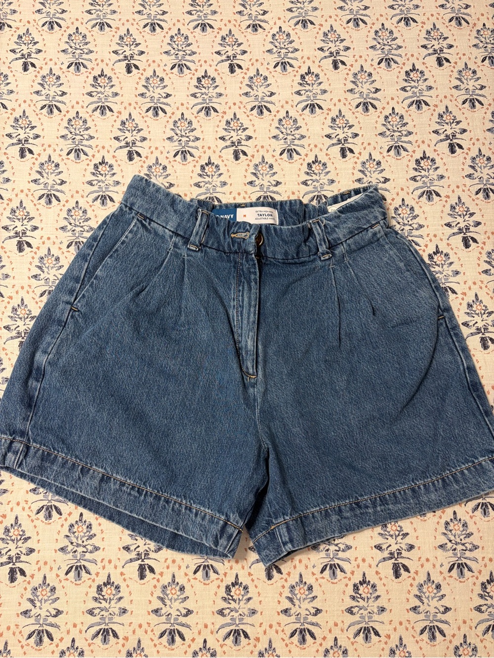 Old Navy Women's Denim Relaxed-Fit Shorts - Blue